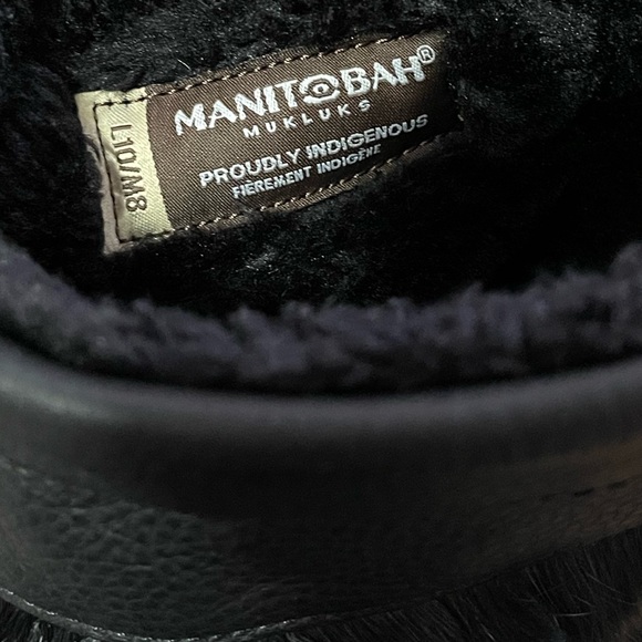 Manitobah Mukluks Annie Bell Short Snowy Owl Grain Mukluk - Picture 2 of 12